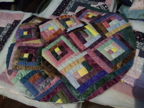 Have finished quilting all the wee log cabin blocks on the front of this shoulder bag to be????