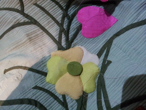 Appliquéd the yellow main flower and quilted it last night