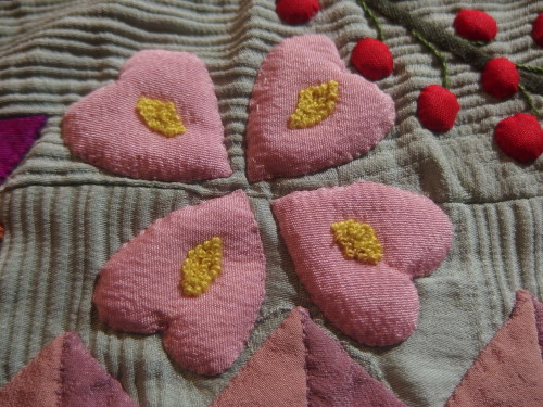 Colonial knots instead of reverse appliqué.  