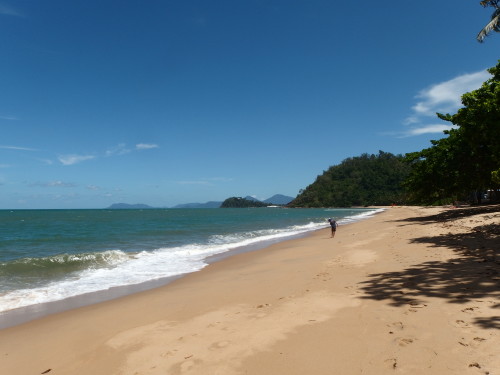 Down at the beach yesterday  looking  South. I had lunch down there, so so lovely. 