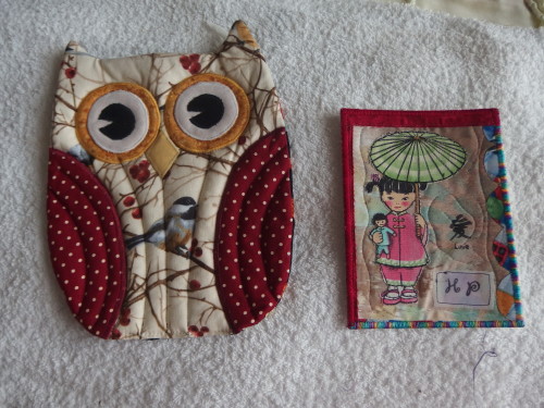 A lovely surprise this morning from Heidi in the USA  how wonderful it is when some one sends you a unexpected gift and hand made?  This little owl is a potholder but far to nice for that so will use him as a place mat instead on my workstation table.  