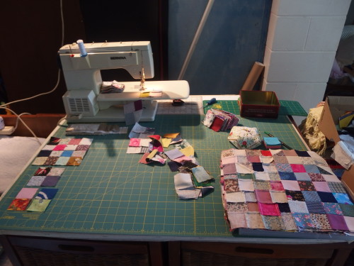 So here I am after sewing my Hazel with 4 completed 64 1 1/2 inch sqaure blocks and endless other two blocks turning in to 4 balocks and so on. All up I think I must have sewn nearly 300 seams to make my Hazel centre??????