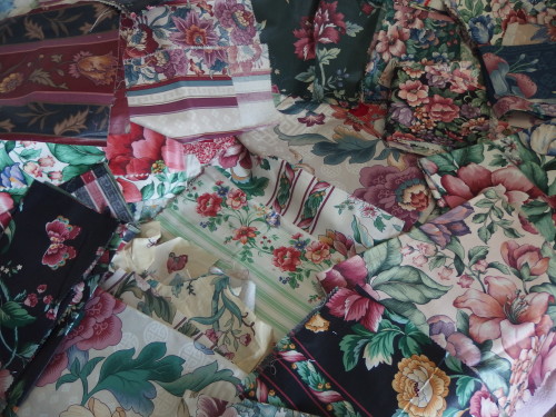 Close up of those beautiful fabrics. Are they Chintz?????