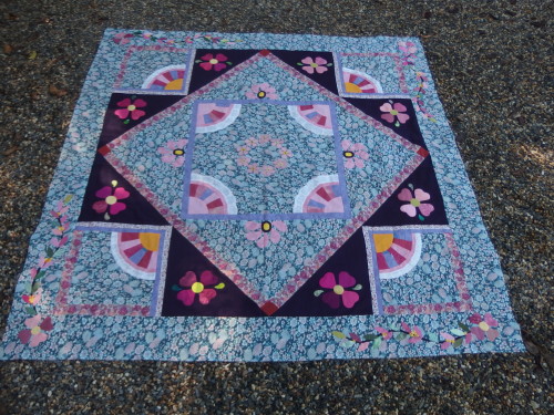 Allmost completed quilt top two hearts flwoers to 