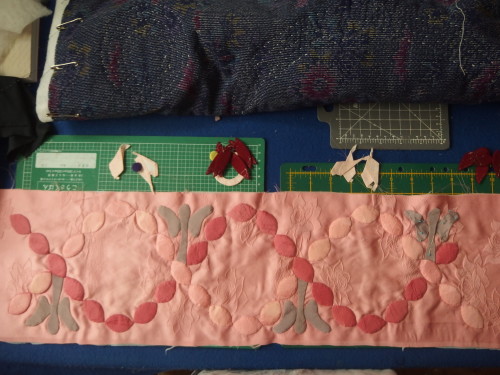 Working on the ovals or leaves as some quilters call them, had to add some angels for a change