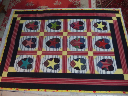 I have almost finished quilting my Friendship quilt so have started another quilt. 