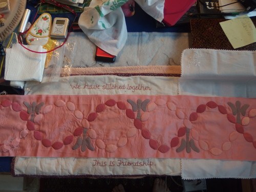 Slowly I'm getting to the end of this border sewing on my ovals or leaves as some call them. 