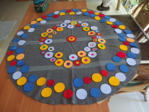 Im using very heavy wool felts for the big circles about 1/8th thick, I think it is going to be difficult to sew them to the rug, will try using a leather sewing needle first. 