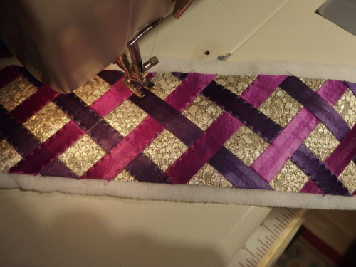 Im using a very fine bite stitch here, 3 straight sttiches then one in to the material . My machine is over 40 years old and this is the appliqué stitch if I'm slow it works well to appliqué down these strips. Machine appliqué is new to me. 