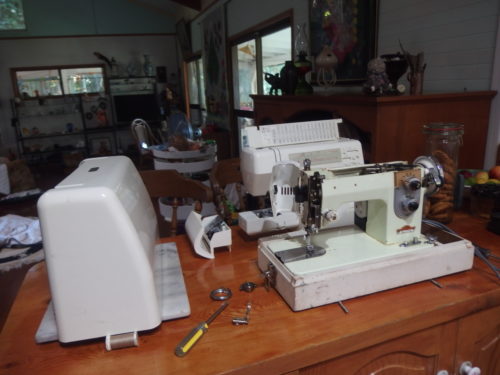 On Saturday I was given these 2 sewing machines and a over locker