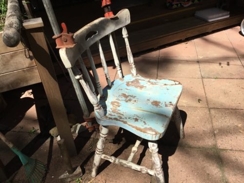 This is a wooden chair that came from the farm in NZ I think, Rods constantly reglu